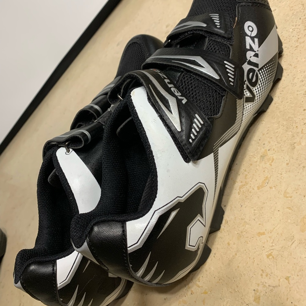 Sold- New men’s venzo mountain bike shoes 🚵♀️ - Picture 1 of 4